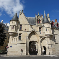 La bibliothèque Forney