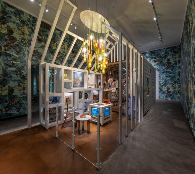 Installation « Before Yesterday We Could Fly: An Afro-Futurist Period Room » au Metropolitan Museum of Art à New York, inaugurée en 2021, présentant une reconstitution imaginative d’un intérieur afro-futuriste mêlant références historiques et projections spéculatives.