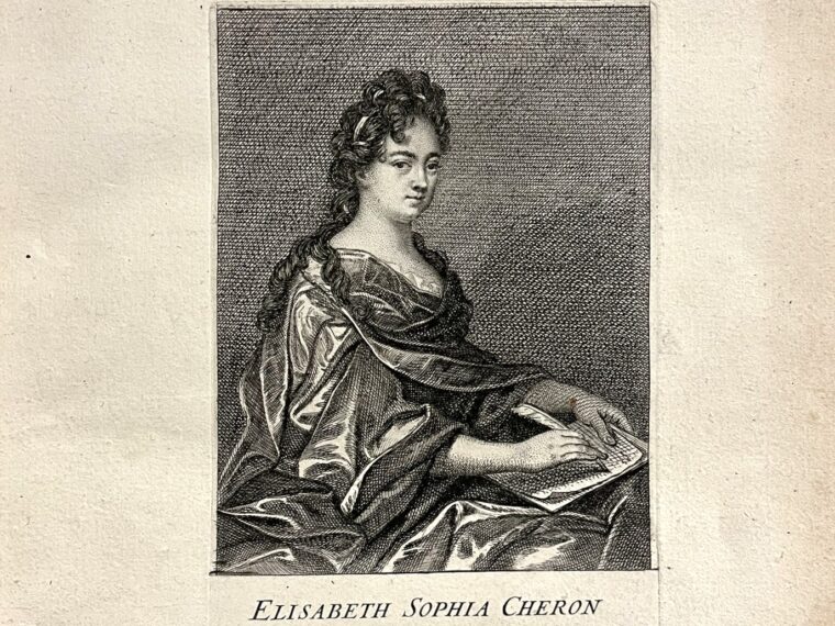 Portrait d’Élisabeth Sophie Chéron, représentant une femme en robe drapée du XVIIIe siècle, assise et écrivant sur une feuille avec une plume. La gravure est en noir et blanc, avec le nom "Elisabeth Sophia Cheron" inscrit en bas.