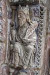 Angers, cathédrale Saint-Maurice, archivolte du portail occidental : vieillard de l'Apocalypse, vers 1150 (© Dominique Bouchardon, LRMH)