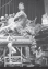 Corneille Theunissen et le modèle de l’Oise devant la maquette pour le pont de l’Isle à Saint- Quentin en 1905 © Atelier Corneille Theunissen, coll. privée Marie-Annick Crosnier Leconte et Catherine Limousin