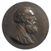 Hippolyte Jules Lefebvre, Portrait de Lucien Magne, XXe siècle, Lille, palais des Beaux-Arts, © RMN / Hervé Lewandowski. Médaillon en bronze, Ø 34,5 cm.